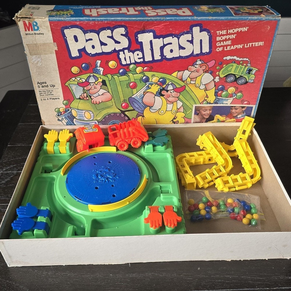 Pass the Trash Vintage Milton Bradley Board Game Toy 1987 *Near Complete Works